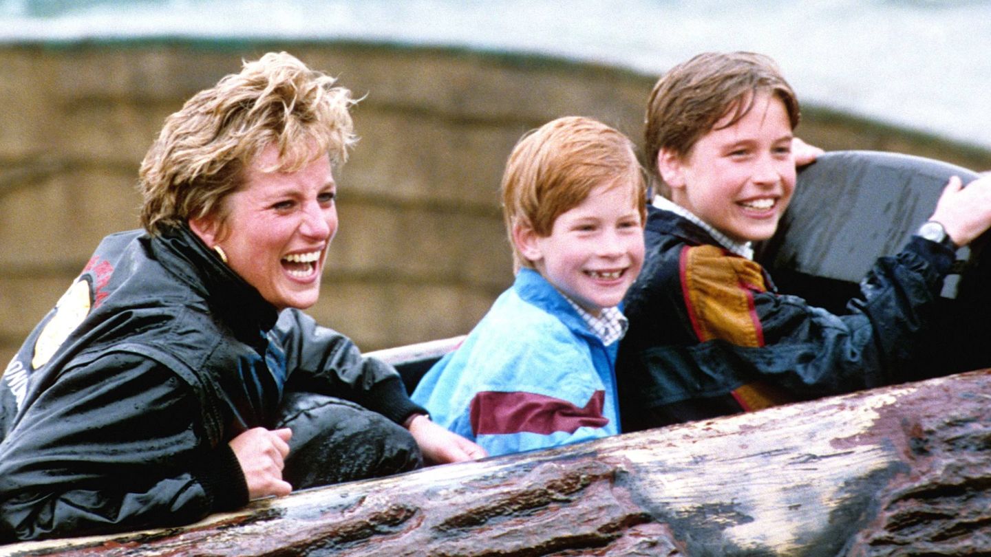 Diana de Gales y sus hijos, en una imagen de archivo. (Cordon Press)