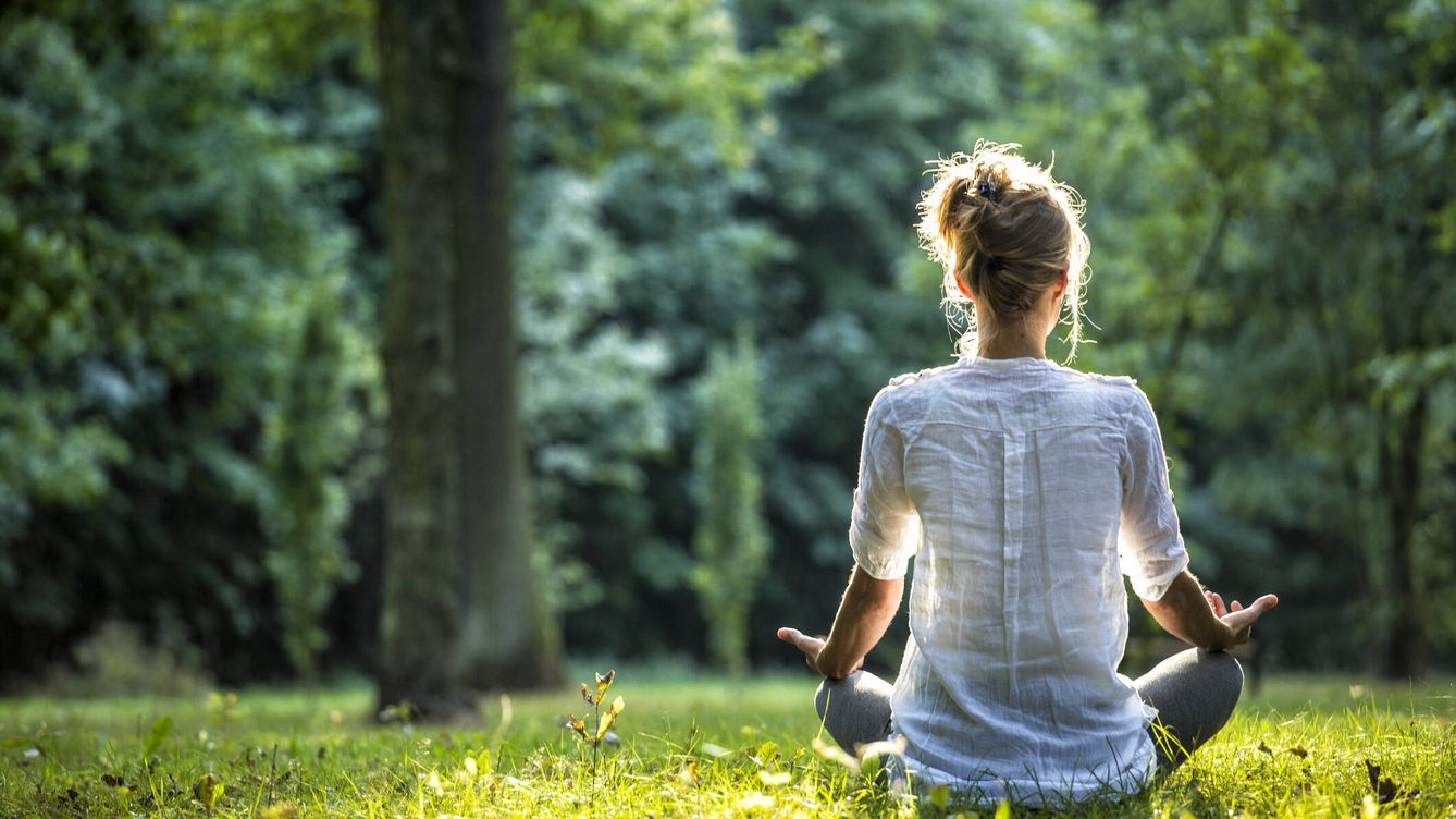 Las tres prácticas de yoga más poderosas para aumentar tu bienestar
