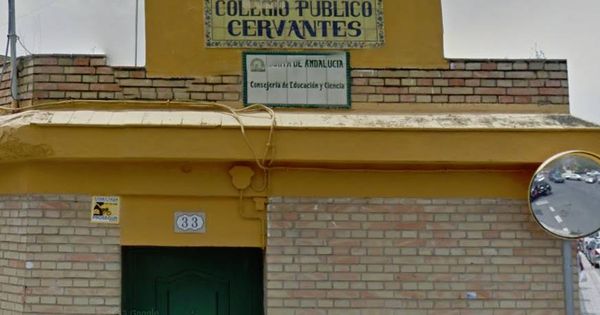 Foto: Colegio público Cervantes, en Dos Hermanas, el centro cuyas profesoras han sido querelladas (Google Maps)