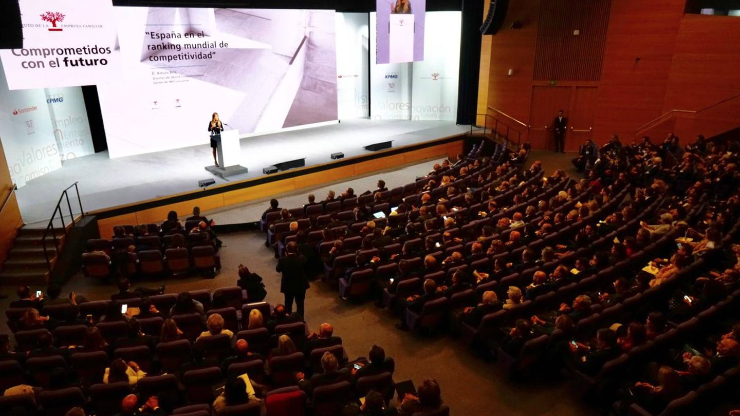 El congreso del Instituto de la Empresa Familiar se celebra en Valencia.
