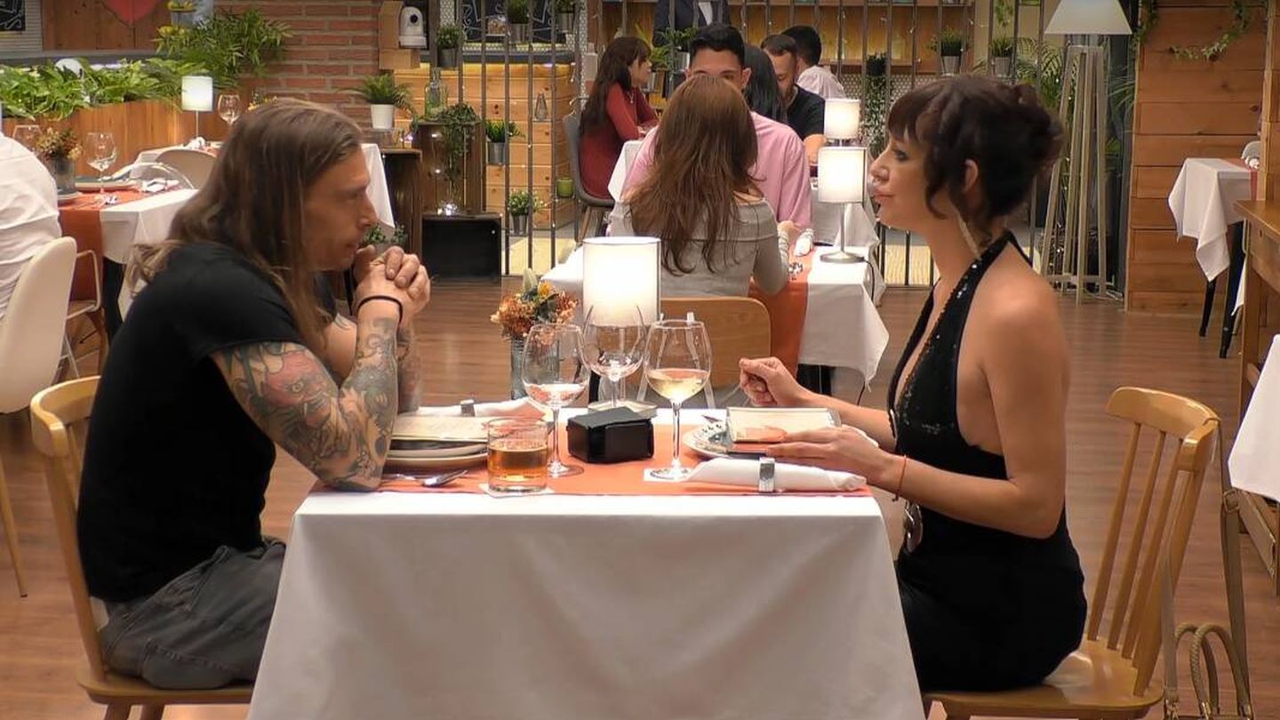 Jacobo y Anahí cenan en 'First Dates'. (Mediaset)