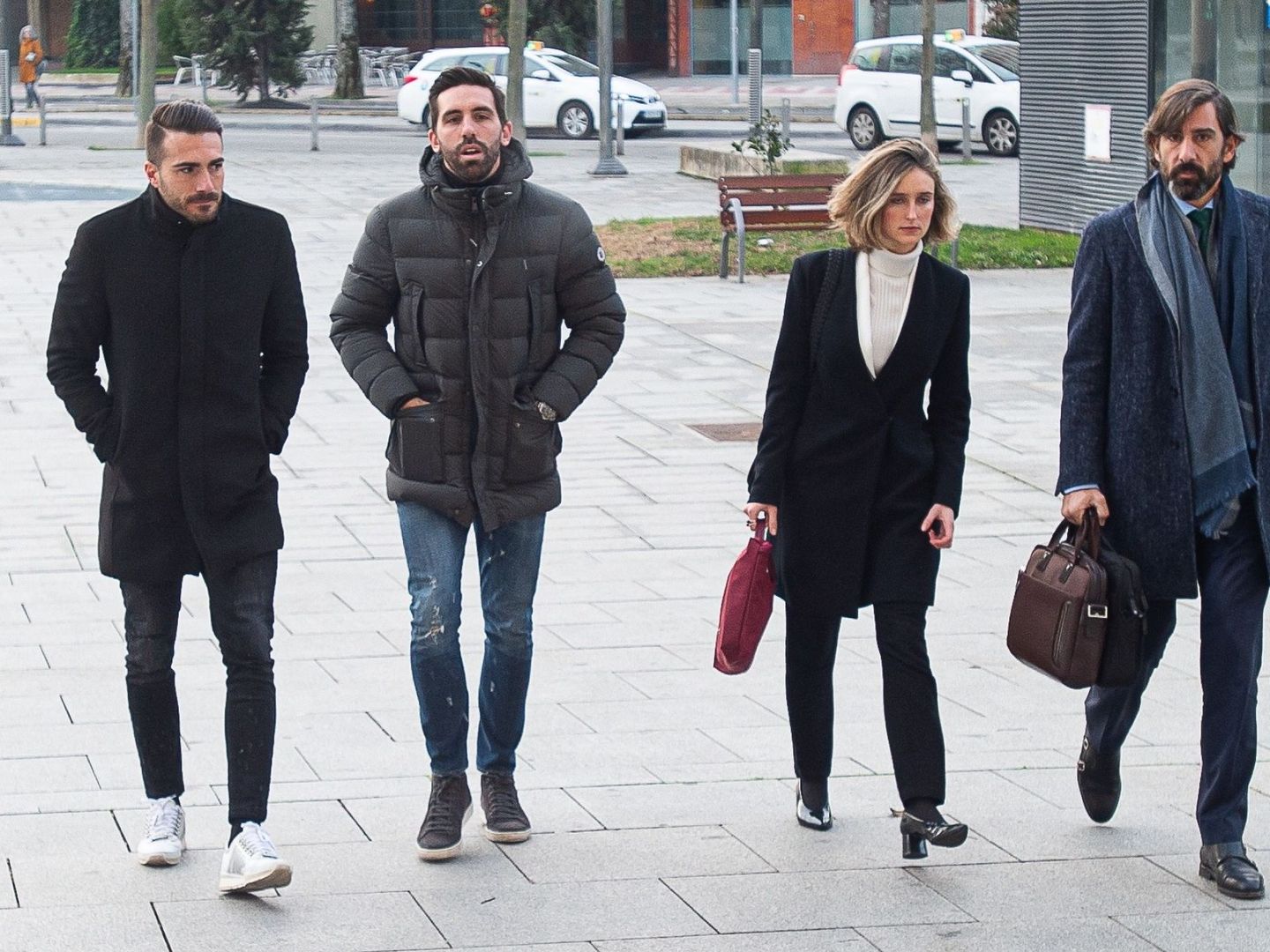 Xavi Torres acude al juzgado junto a sus abogados. (EFE/Luis Díez)