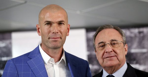 Foto: Zidane y Florentino Pérez, en el palco del estadio Santiago Bernabéu. (Reuters)