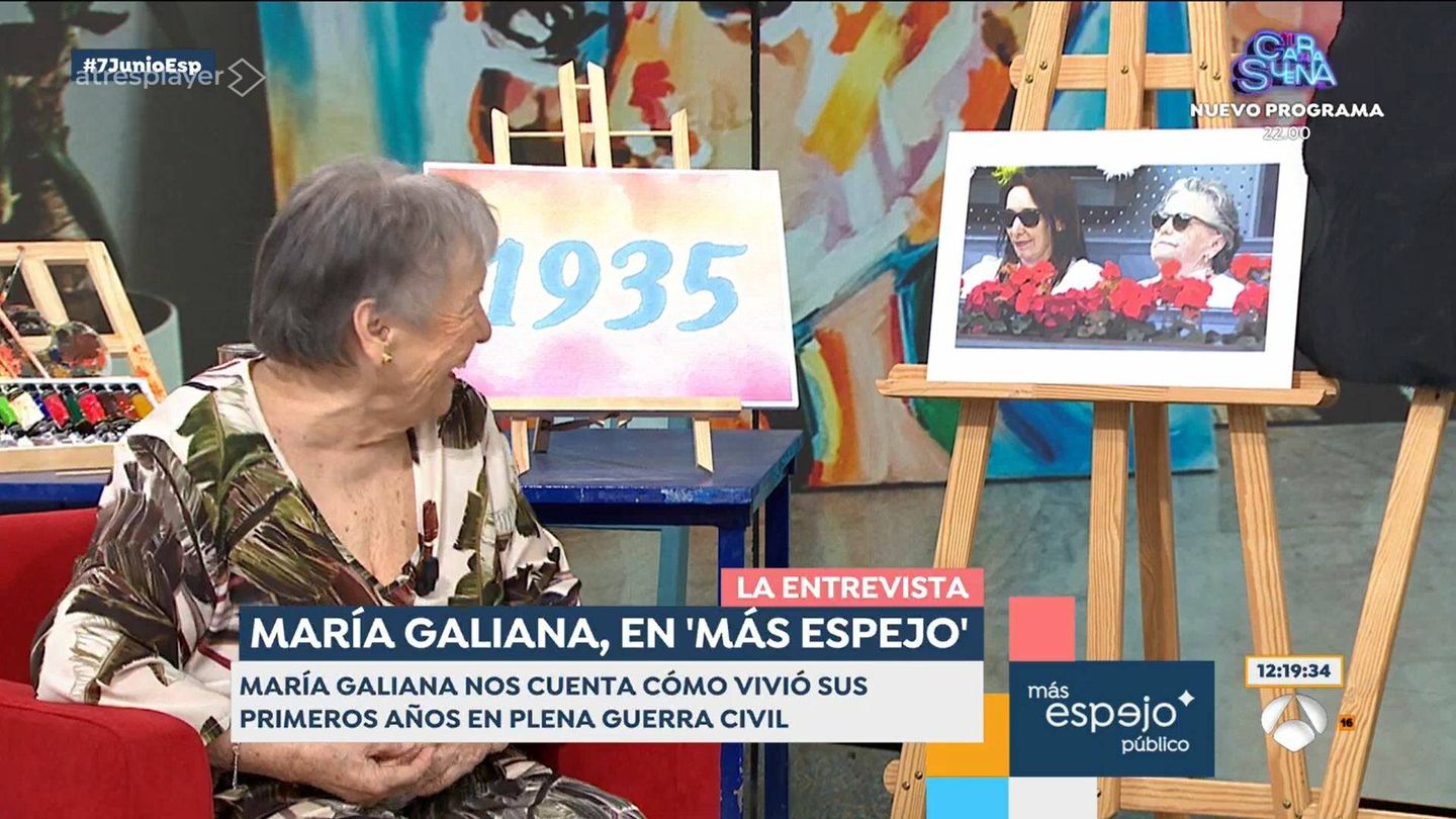 María Galiana, ante el cuadro con su 'hija' en 'Espejo público'. (Antena 3)