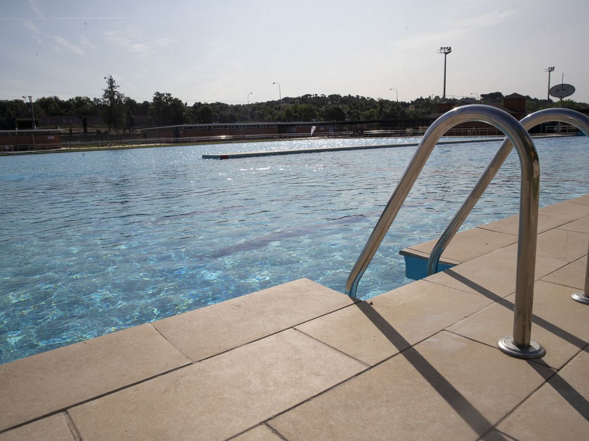 Foto: Abren las piscinas en Madrid por 2024: horarios, precios y novedades para comprar entradas (EFE/J.P.Gandul)