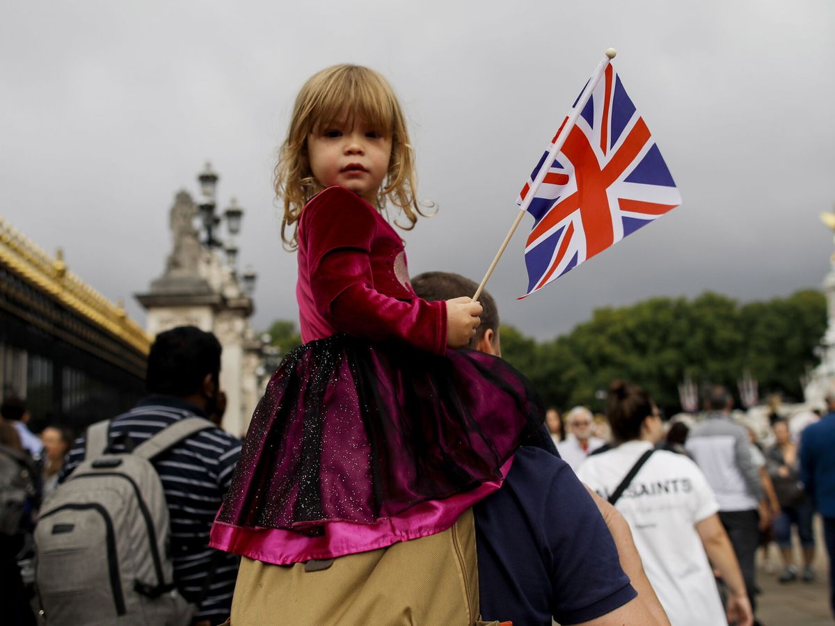 Foto: ¿Es festivo en Reino Unido por la Coronación de Carlos III? (EFE / Olivier Hoslet)