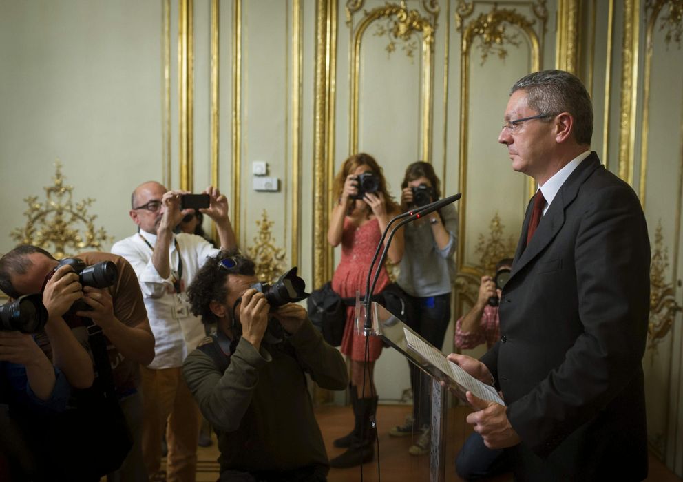Foto: El exministro Alberto Ruiz-Gallardón, durante la rueda de prensa en la que anunció su dimisión. (Efe)