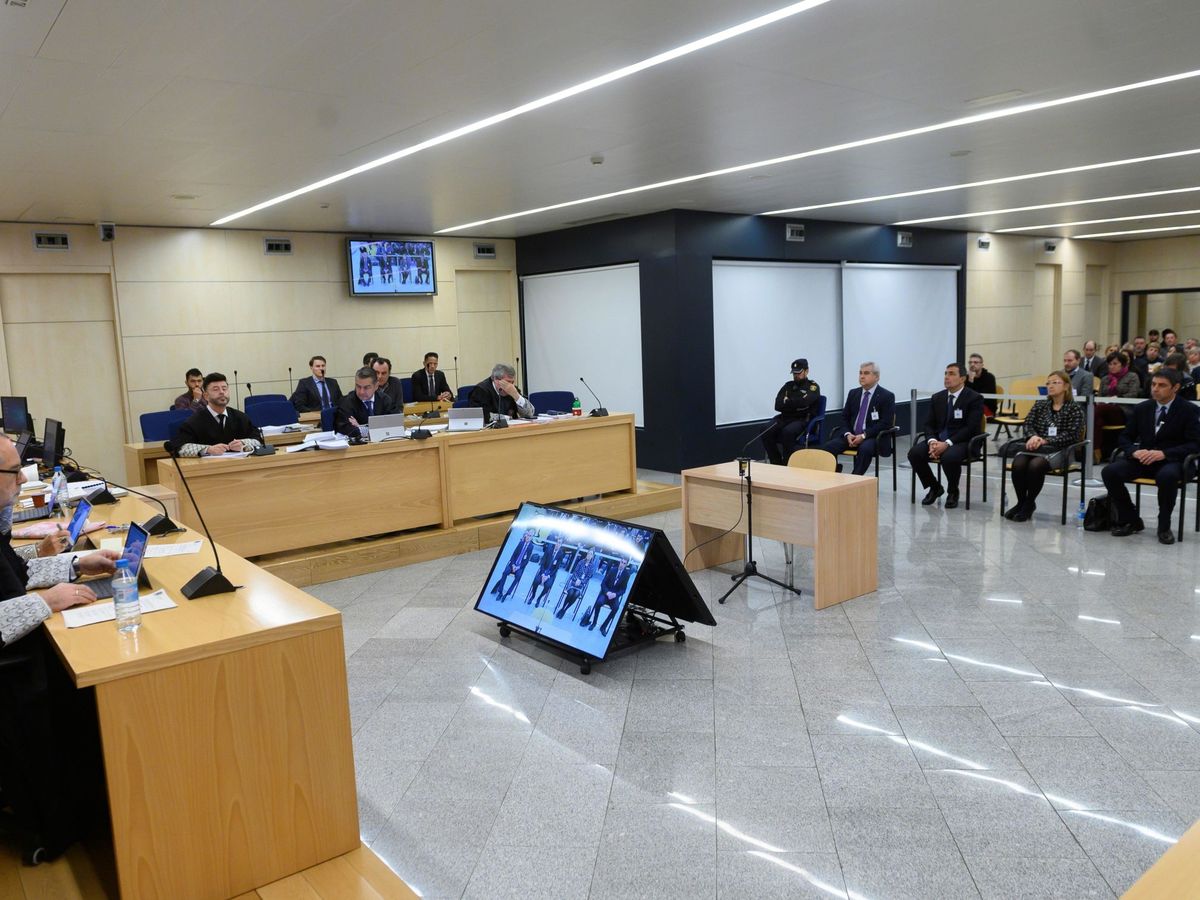 Foto: Vista general del comienzo del juicio al mayor de los Mossos d'Esquadra Josep Lluís Trapero. (EFE)