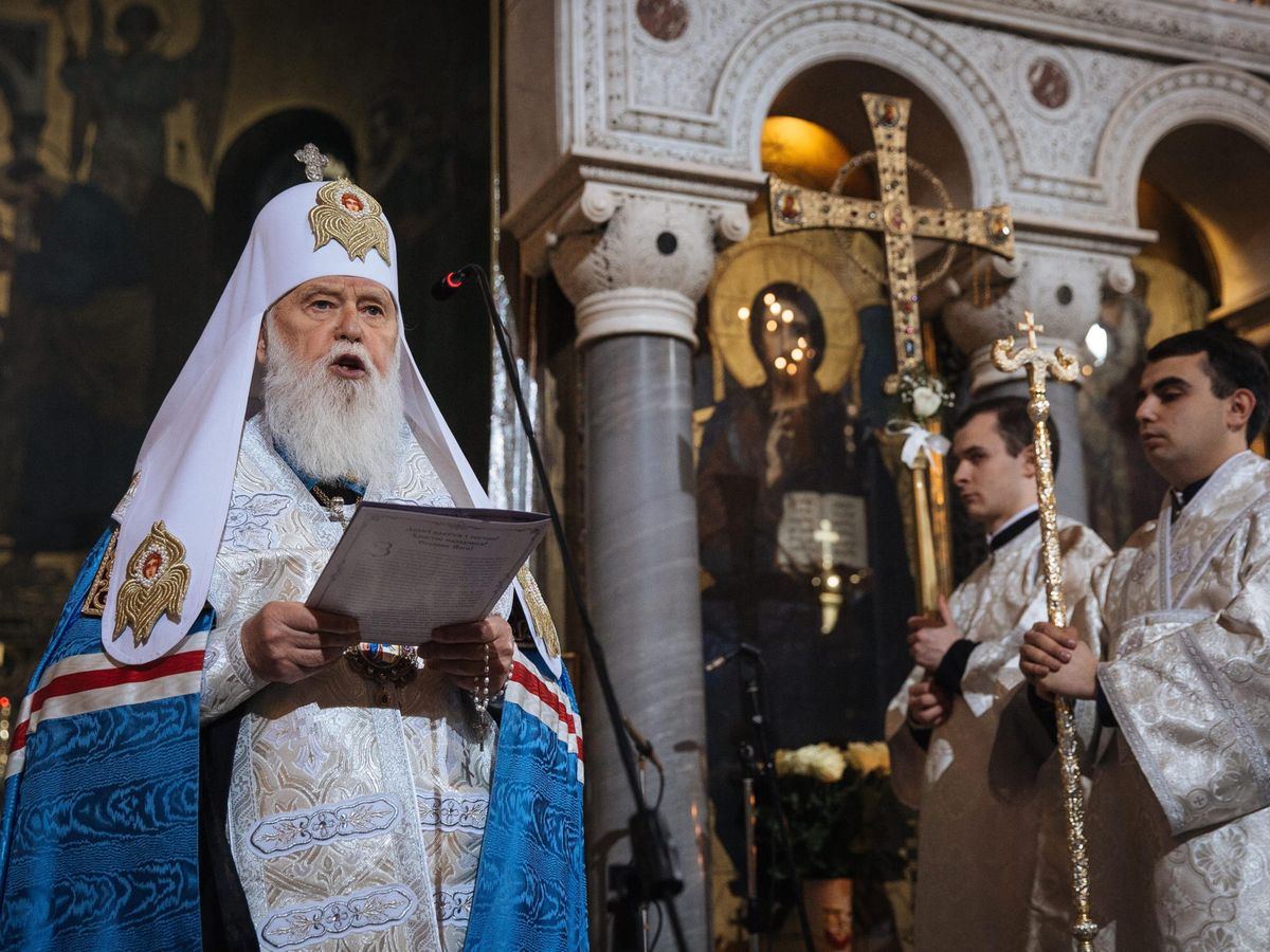 Foto: El Patriarca Filaret, durante un celebración religiosa en la catedral de San Volodymir, en Kiev (EFE/Roman Pilipey)