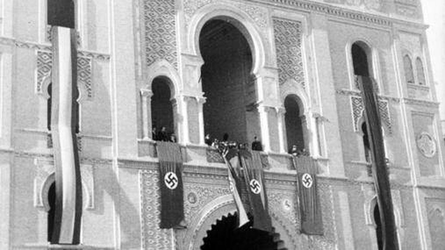 Banderas nazis en la plaza de toros de Las Ventas, en Madrid.