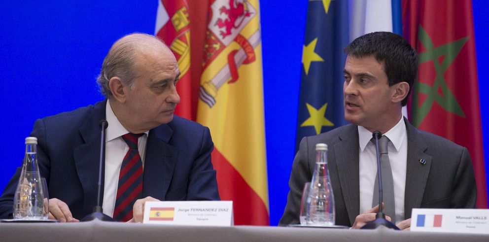Jorge Fernández Díaz y Manuel Valls. (Efe)