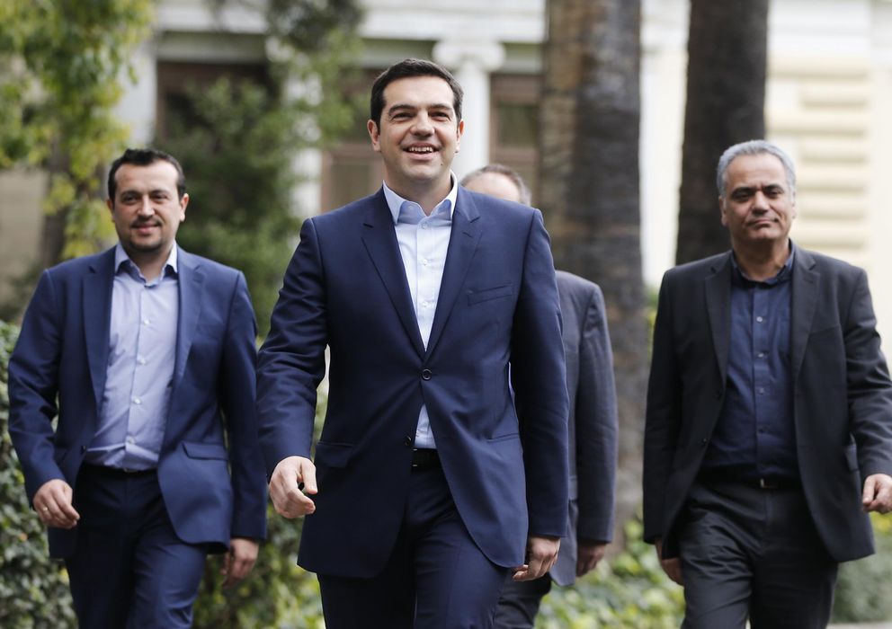 Foto: El primer ministro griego, Alexis Tsipras, deja la mansión presidencial tras su toma de posesión en Atenas (Reuters).