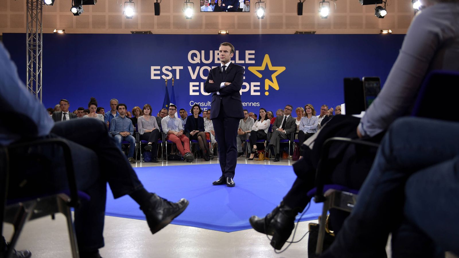 Foto: El presidente francés Emmanuel Macron durante unas sesiones de consultas de ciudadanos sobre Europa, en Epinal. (Reuters)