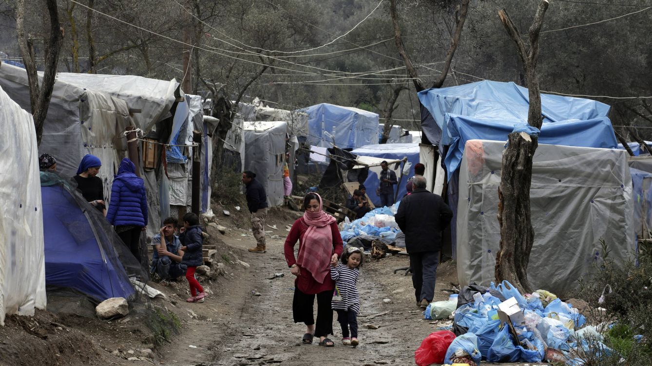 Foto: La vida en un campamento de refugiados improvisado junto al campo de Moria en marzo de 2020. (Getty Images/Milos Bicanski)