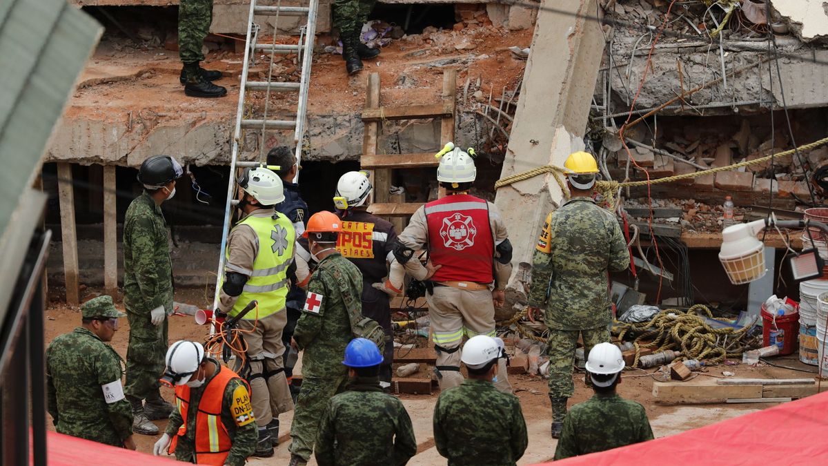 Un malagueño lleva 48 horas sepultado entre escombros tras el terremoto de México
