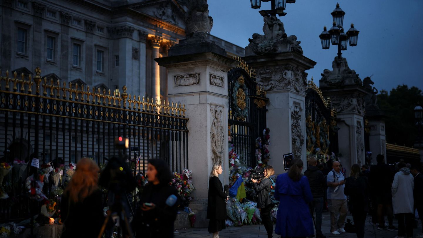 Amanecer en Buckingham Palace. (Reuters/Henry Nicholls)