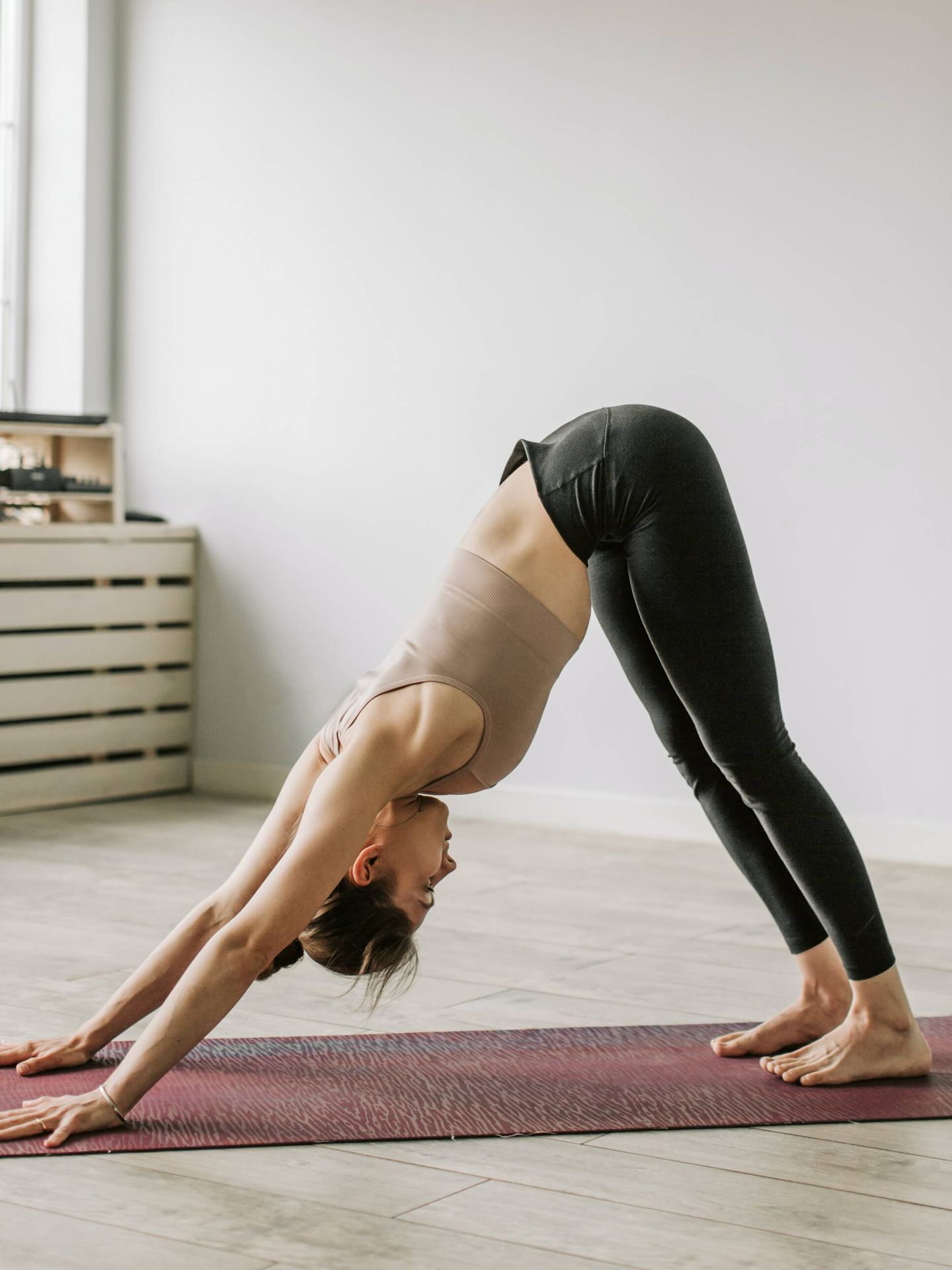 Bikram yoga para una cintura fina. (Pexels/Vlada Karpovich)