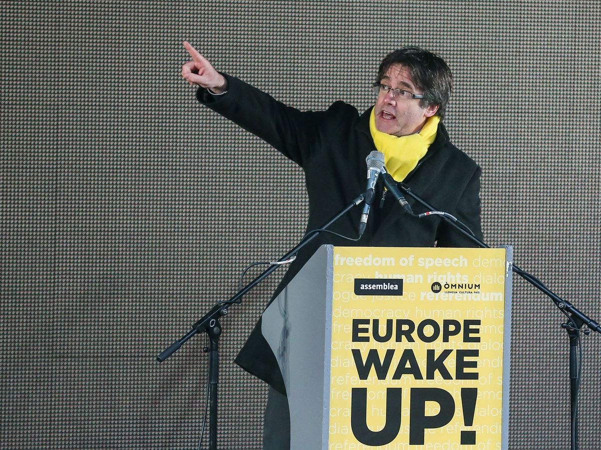 Foto: Carles Puigdemont, en un acto en Bélgica de Òmnium Cultural. (EFE)