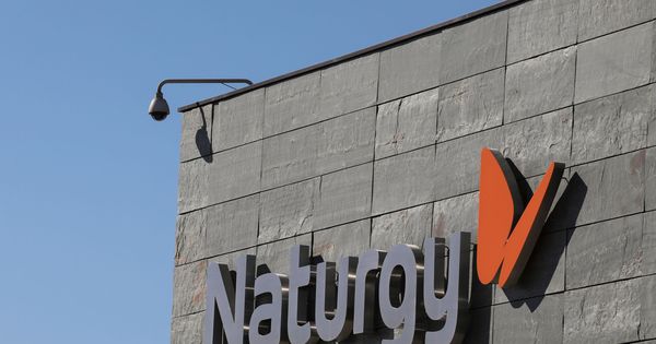 Foto: Logo en la sede de Naturgy de Madrid. (Reuters)