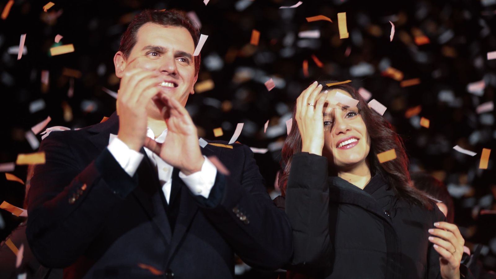 Foto: El presidente de Ciudadanos, Albert Rivera, y la candidata a la presidencia de la Generalitat, Inés Arrimadas, celebran su victoria. (EFE)