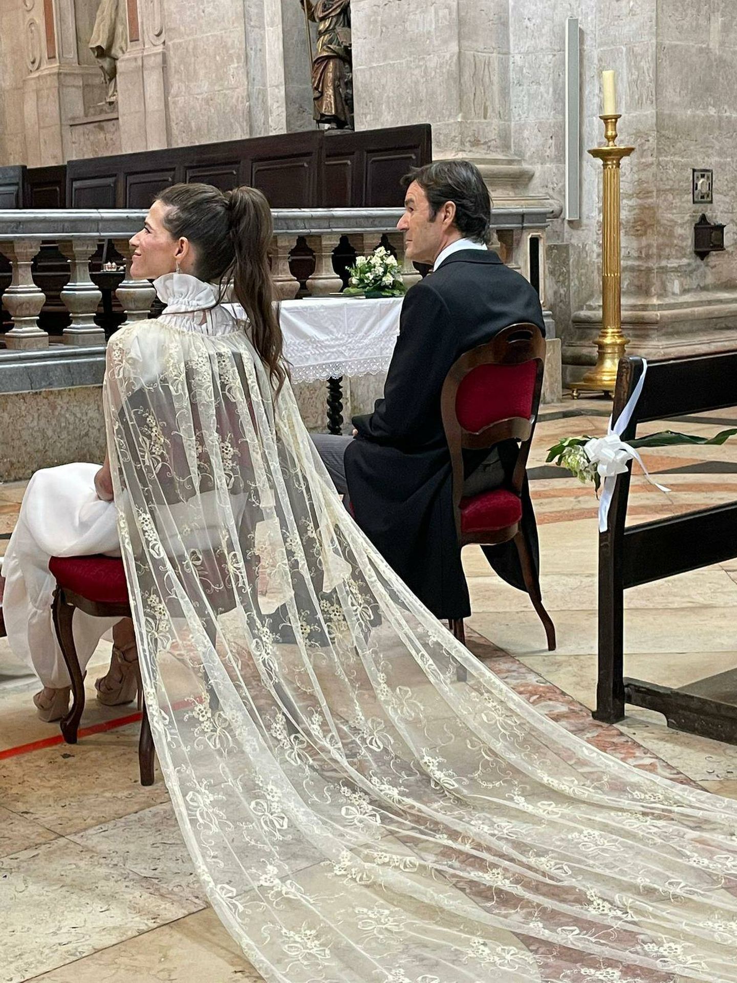 La novia, en el altar. (Pedro Bento)