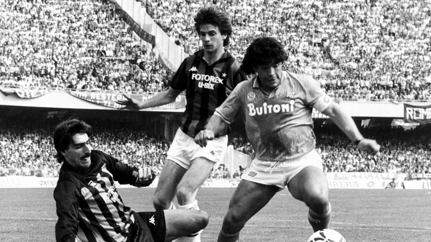 A diferencia de Barcelona, Maradona sí fue feliz en Nápoles. (EFE)