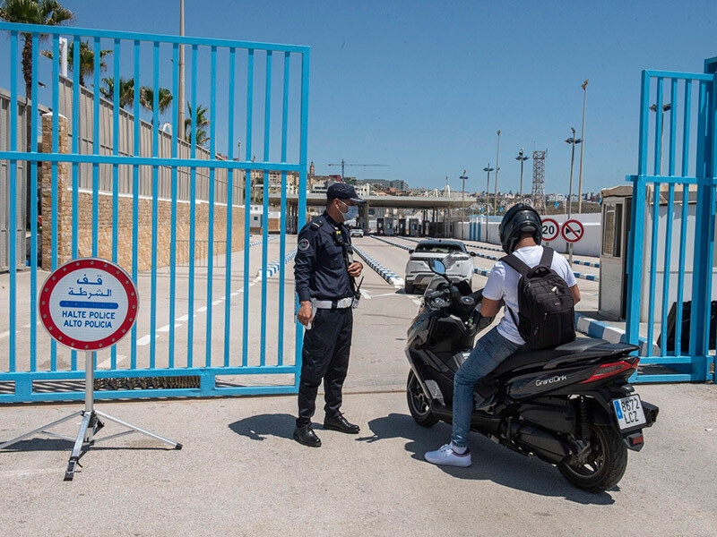 Foto de Las fronteras de Ceuta y Melilla, tras reabrir: No pasa ni un Danone                                