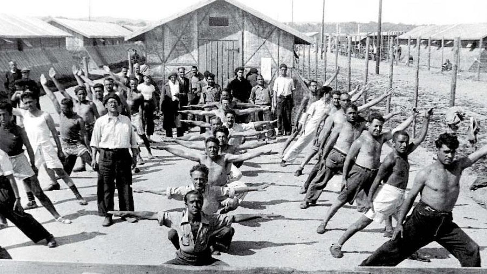 Foto: Campo de concentración de Bram, en 1939, por Agustí Centelles. (Archivos estatales MECD)