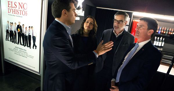 Foto: Inés Arrimadas, líder de Ciudadanos en Cataluña; Albert Rivera (i), presidente de Ciudadanos; Manuel Valls (d), ex-primer ministro francés; y José Manuel Villegas (2d), vicesecretario general de la formación naranja. (EFE)