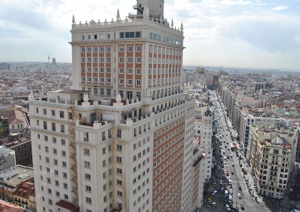 Foto: Vista del Edificio España. (Foto: El Confidencial)