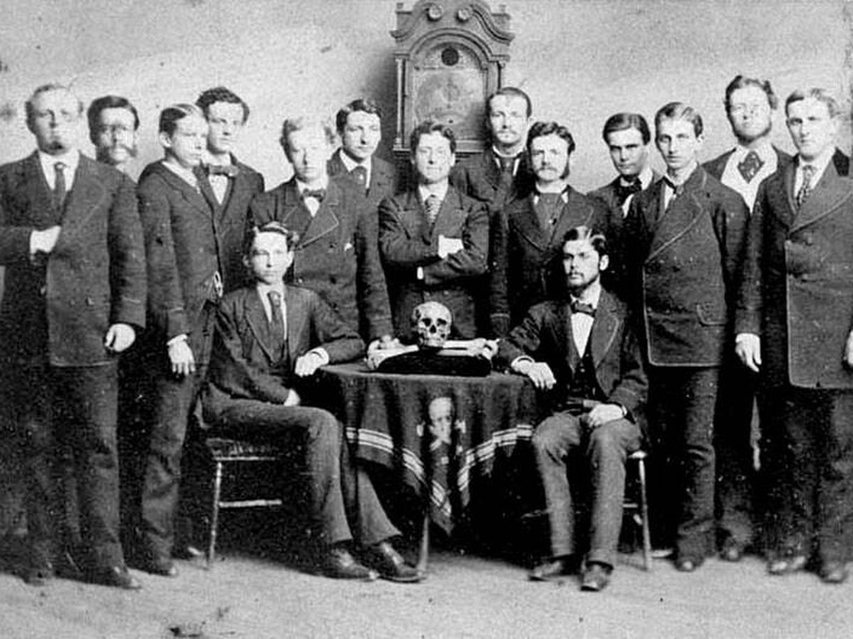 Foto: Skulls & Bones (Fuente: Wikimedia)