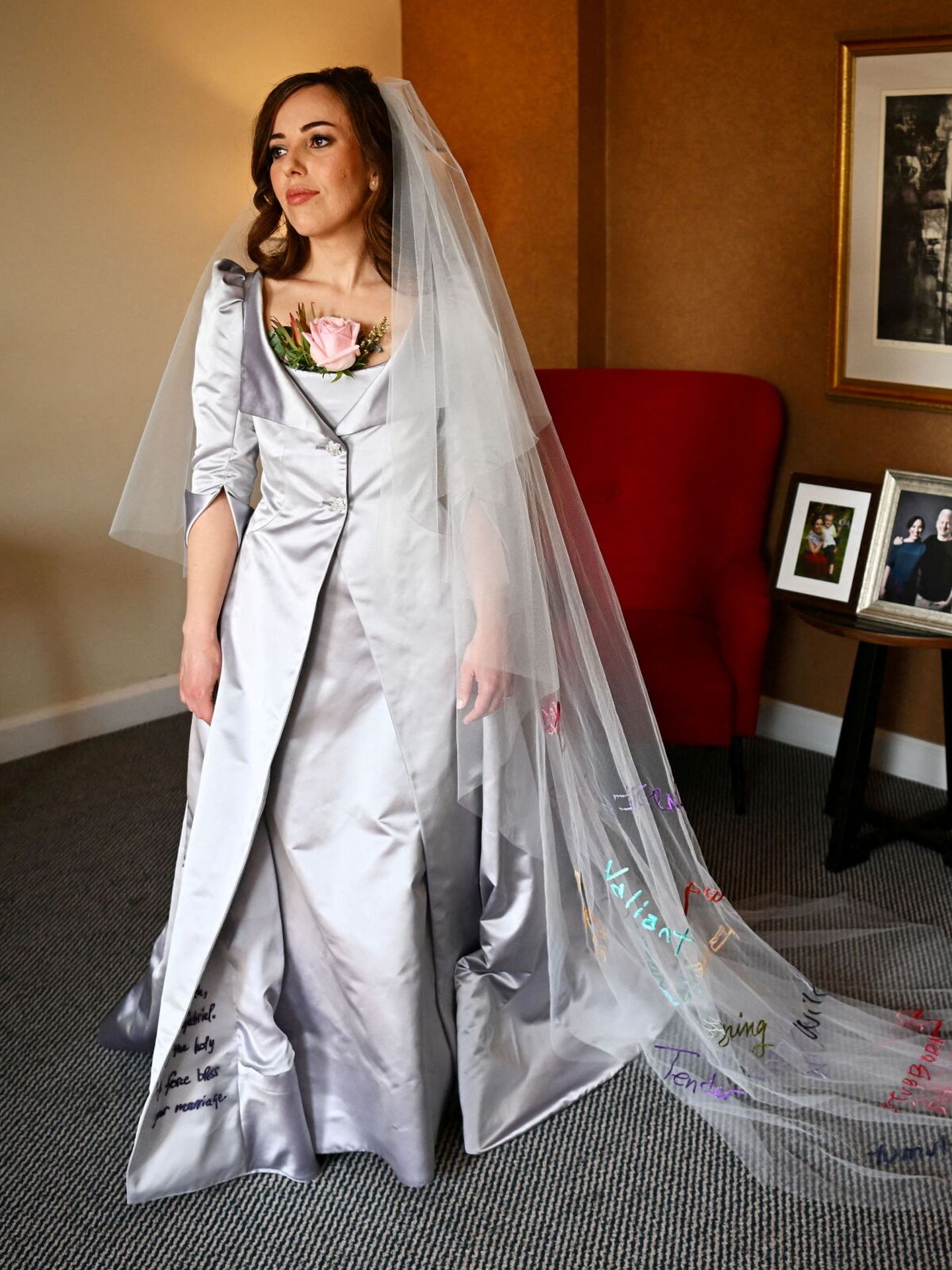 Stella Moris, con su vestido de novia diseñado por Vivienne Westwood (Reuters/Martinez)