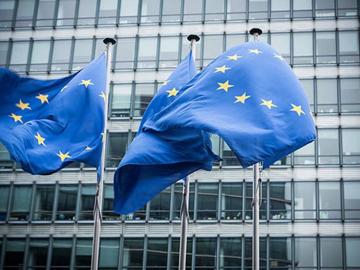 Foto: Vista de unas banderas de la Unión Europea. (iStock)