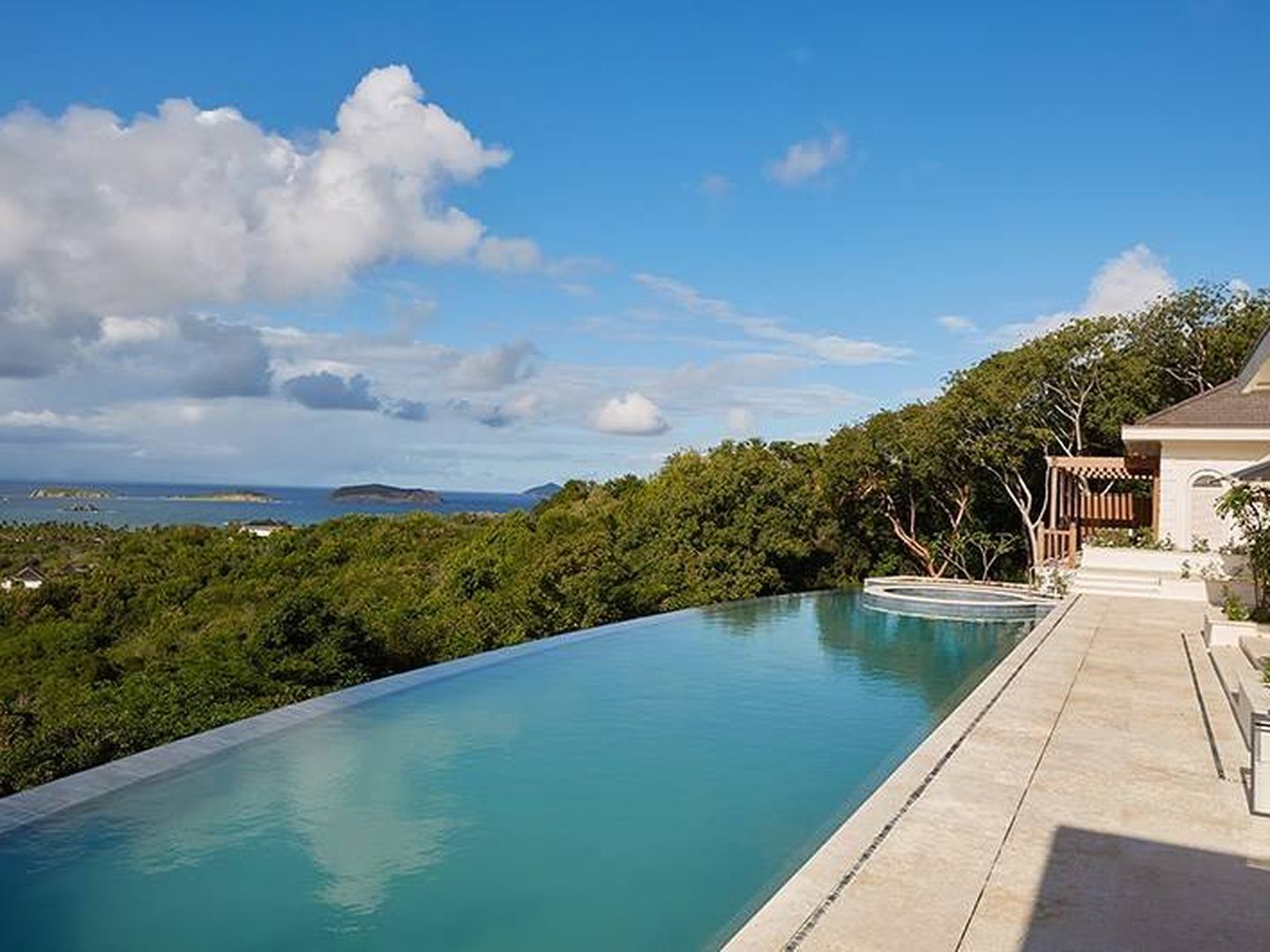 La impresionante inifinity pool de Villa Antilles. (mustique-island.com)