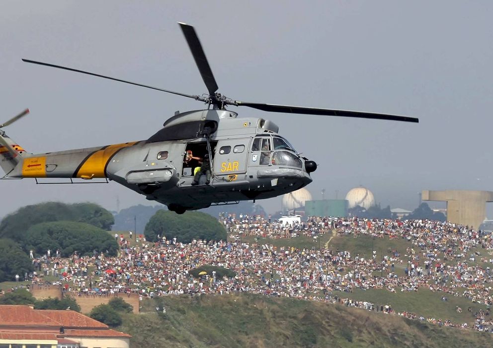 Foto: El helicóptero del Ejército del Aire SAR, Super Puma (Efe)