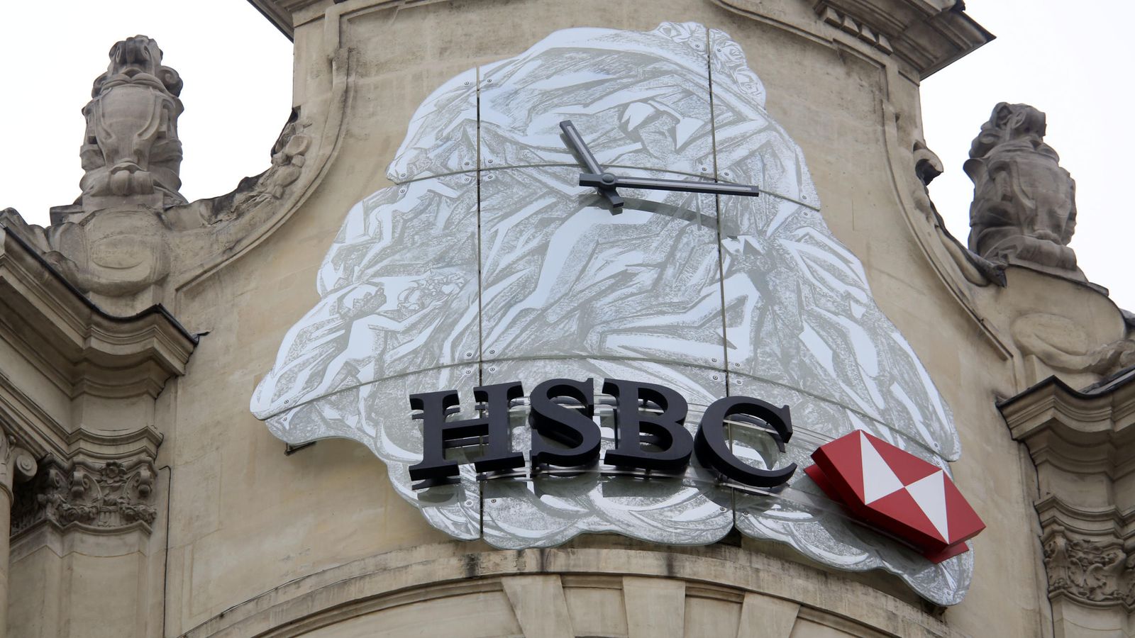 Foto: Fachada de la sede del banco francés HSBC en París. (AP)