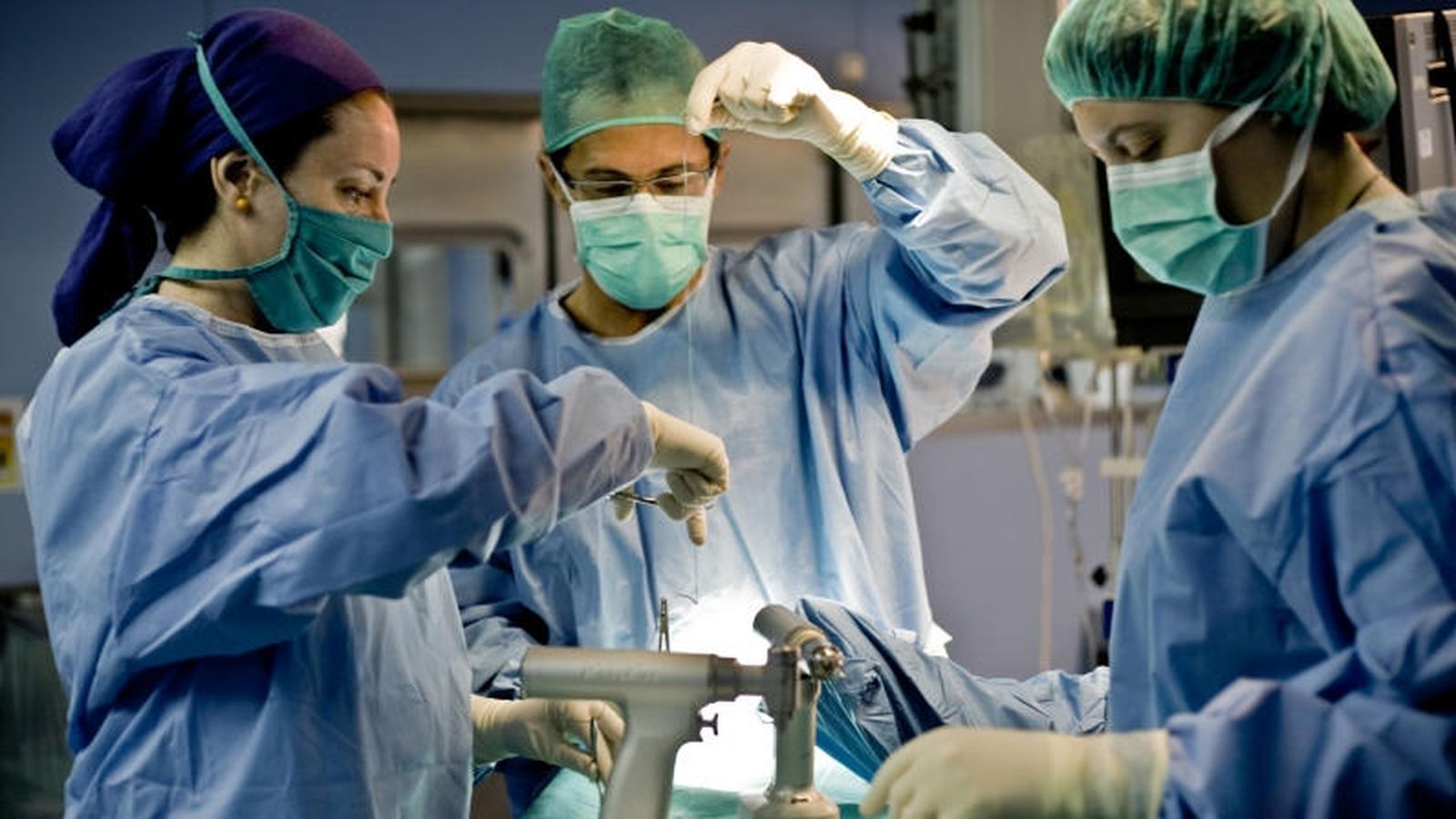 Foto: Un equipo de cirugía de Ribera Salud. (R. S.)