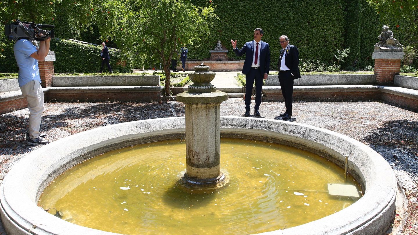 Sánchez junto al presidente de la Generalitat, Quim Torra durante su encuentro celebrado en julio. (EFE)