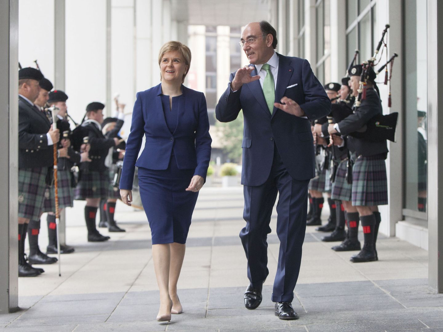 Fotografía facilitada por Iberdrola de su presidente, Ignacio Galán, y la primera ministra de Escocia.