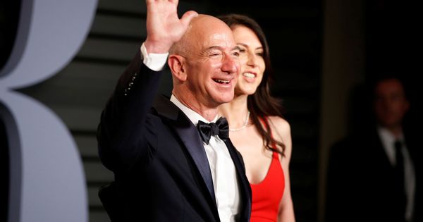Foto: Jezz Bezos y su esposa, MacKenzie, hace un año en una fiesta. (Reuters)