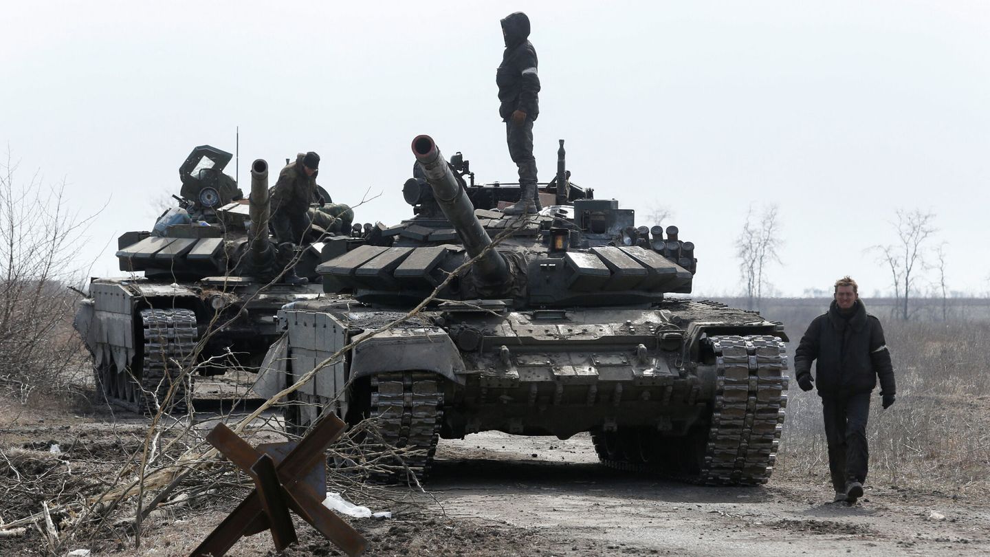 Tropas rusas, a las afueras de Mariúpol. (Reuters)