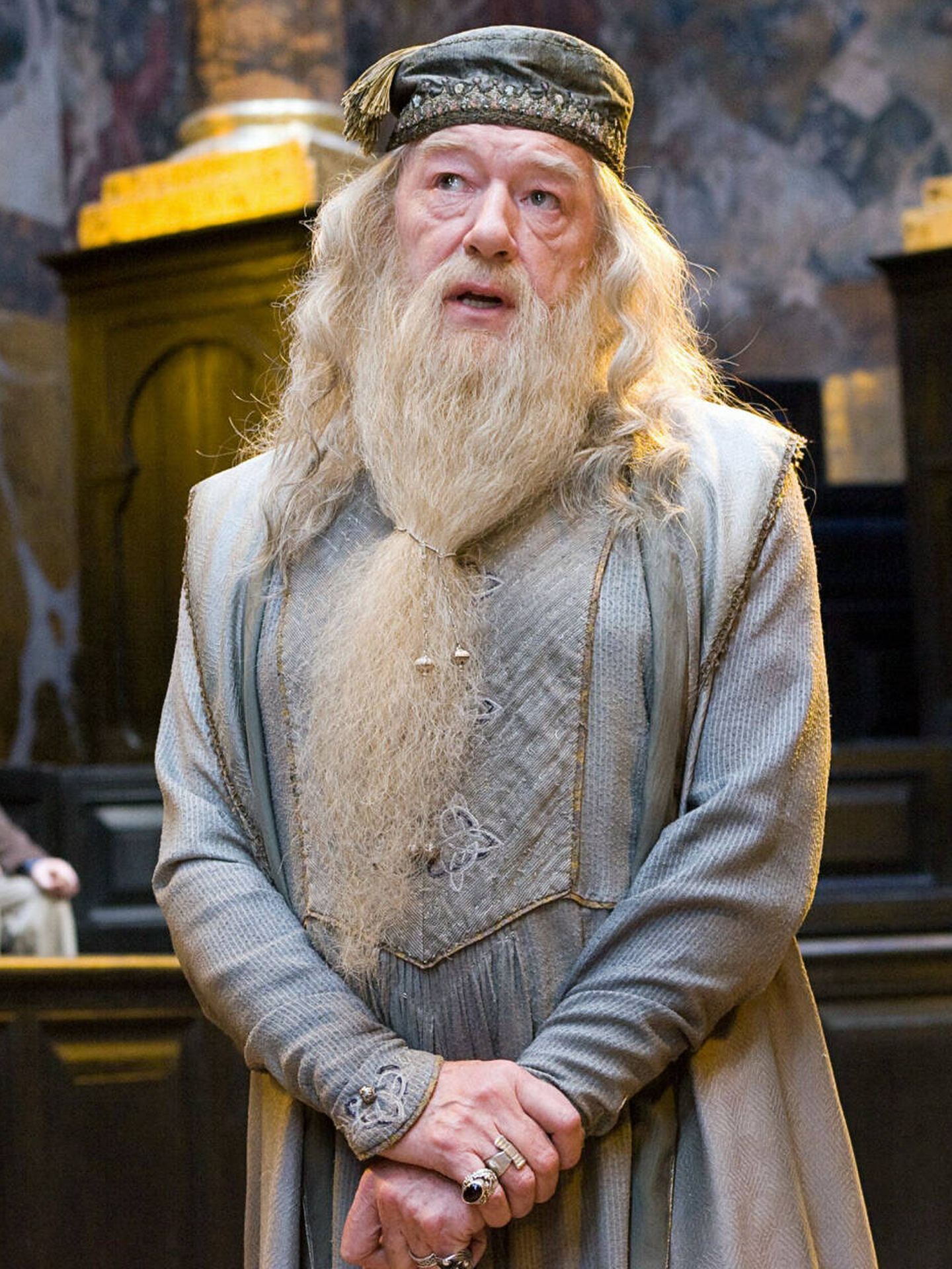 Michael Gambon, caracterizado como Dumbledore, en 'Harry Potter y las reliquias de la muerte'. (Gtres)