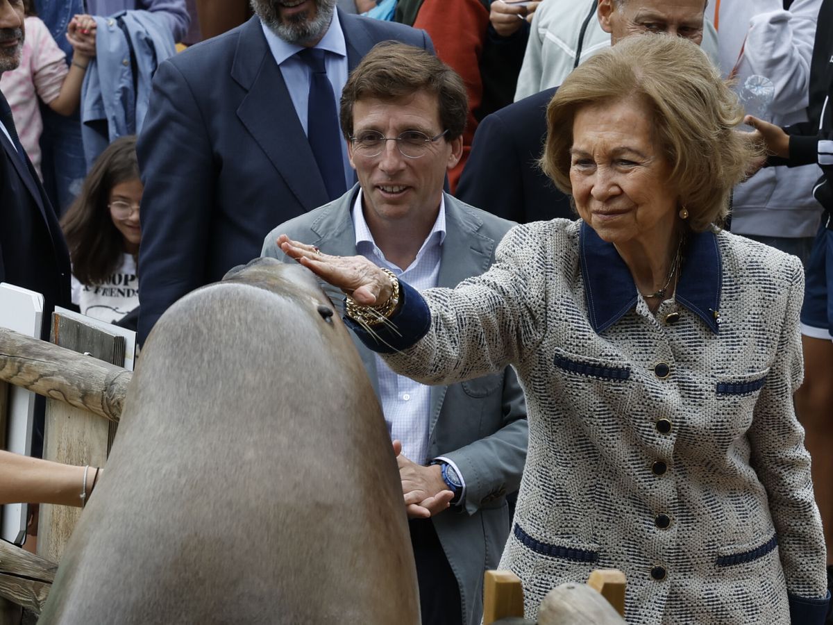 Foto: La reina Sofía, en el Zoo de Madrid. (EFE)