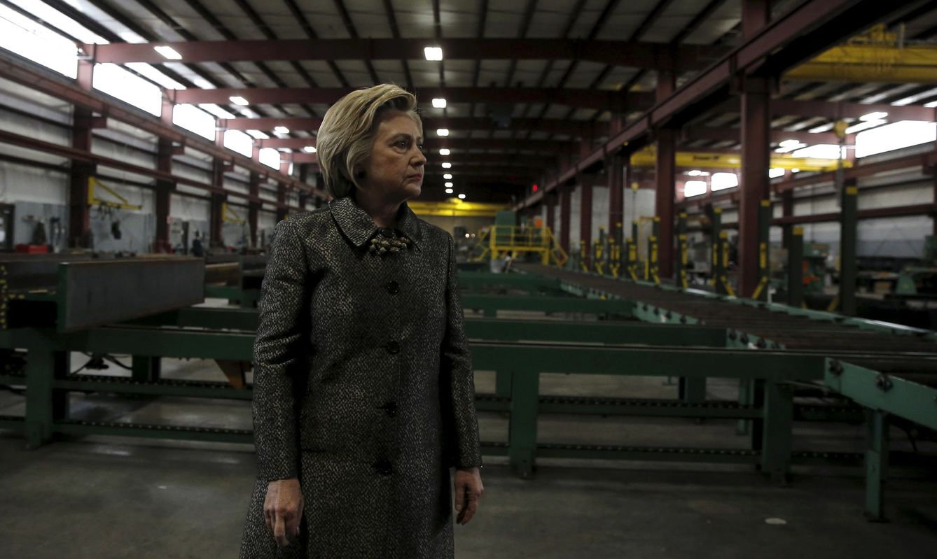 Foto: La candidata presidencial del Partido Demócrata, Hillary Clinton, en Munster Steel, Indiana, el 26 de abril de 2016 (Reuters).