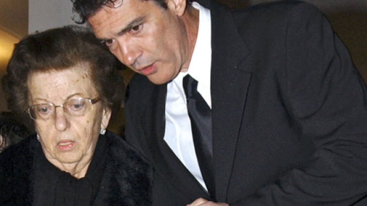 La madre de Antonio Banderas, ingresada tras sufrir una hemorragia
