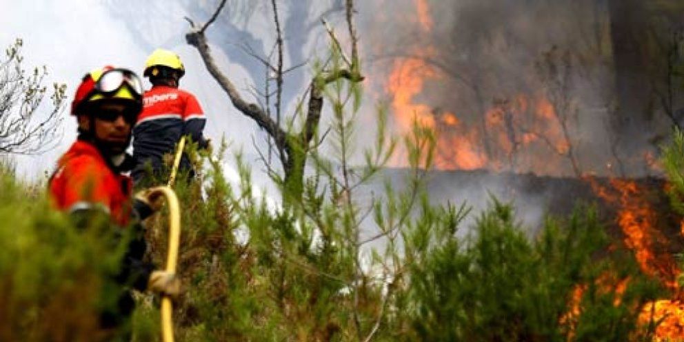 Foto: Desalojada la cuarta parte de la población de La Gomera por la gravedad del incendio