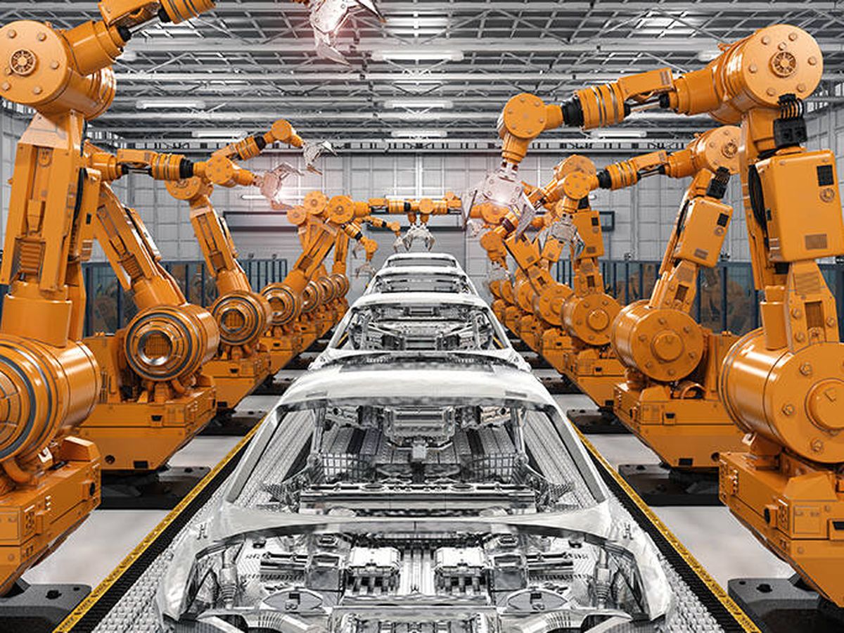 Foto: Robots en fábrica de automóviles.
