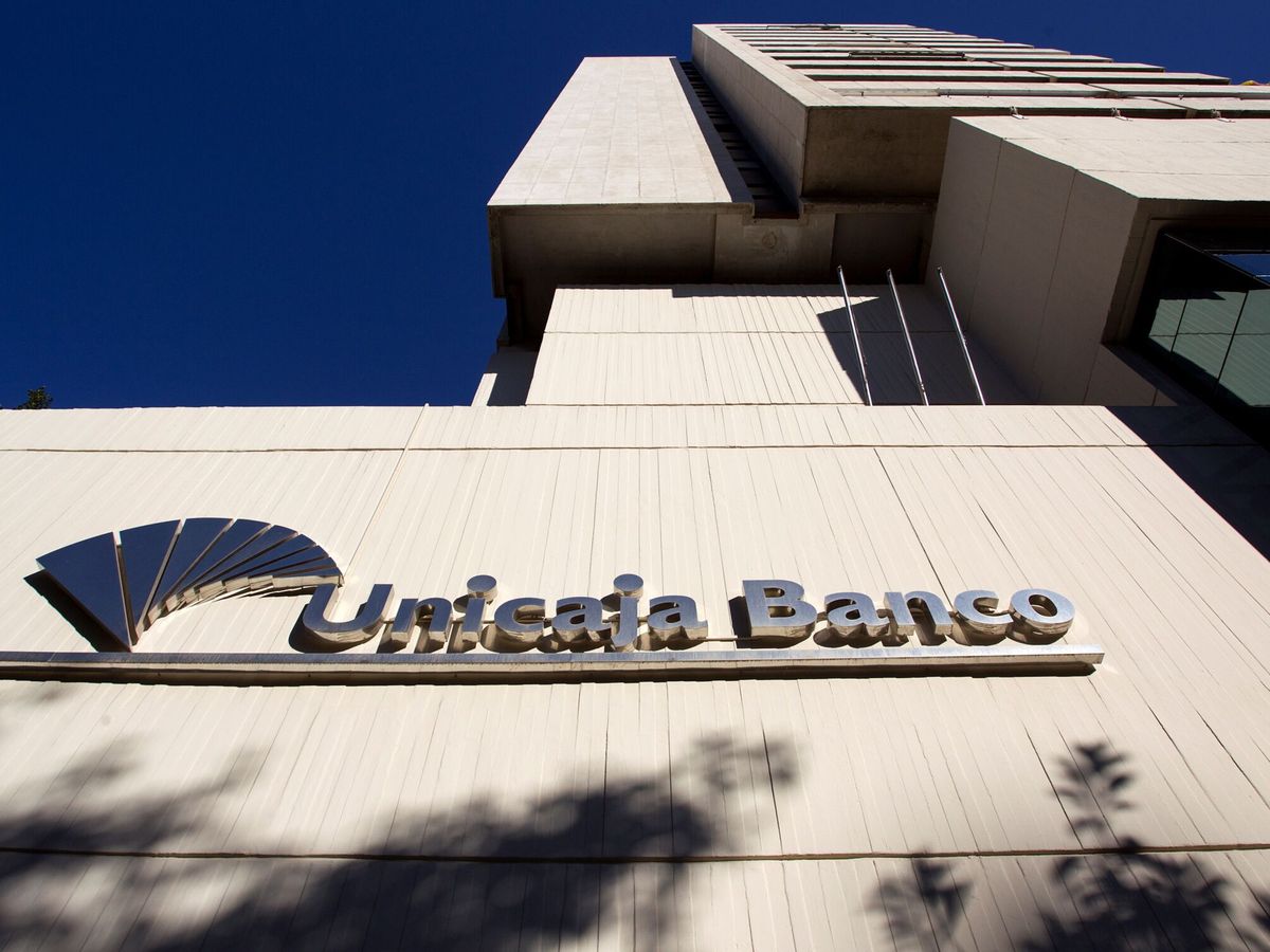 Foto: Sede central de Unicaja Banco en Málaga (EFE/Daniel Pérez)