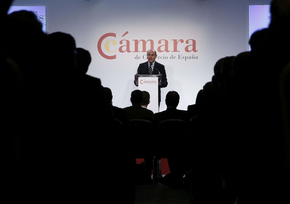 Foto: El ministro de Economía, Luis de Guindos, durante su intervención en la presentación oficial de la nueva Cámara de Comercio de España (Efe)