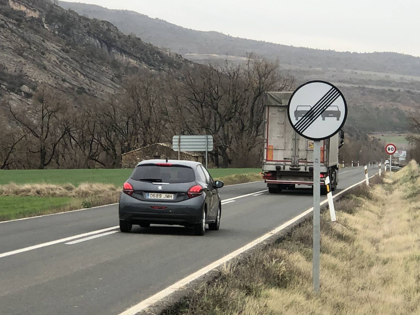 Desde el pasado 21 de marzo está prohibido superar el límite de velocidad al adelantar.